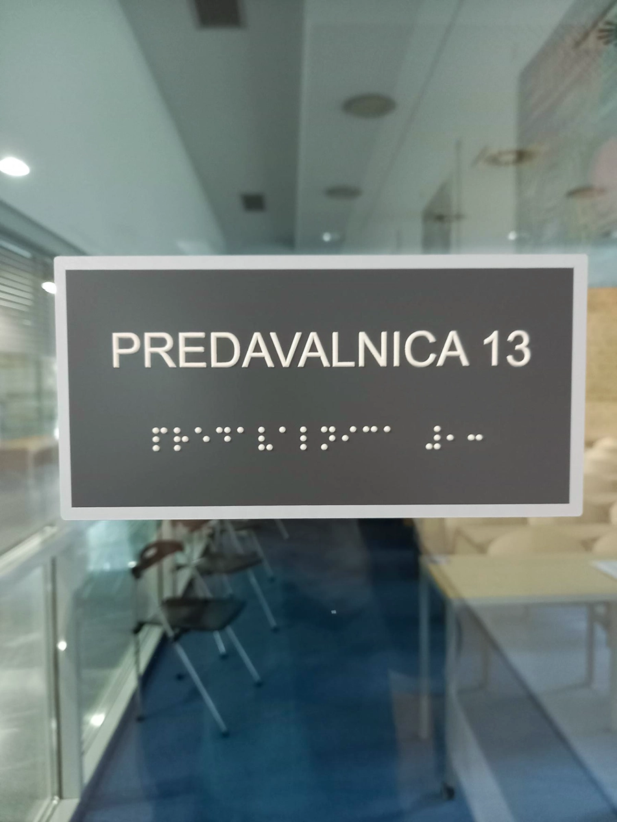 Označevalna nalepka v brajici