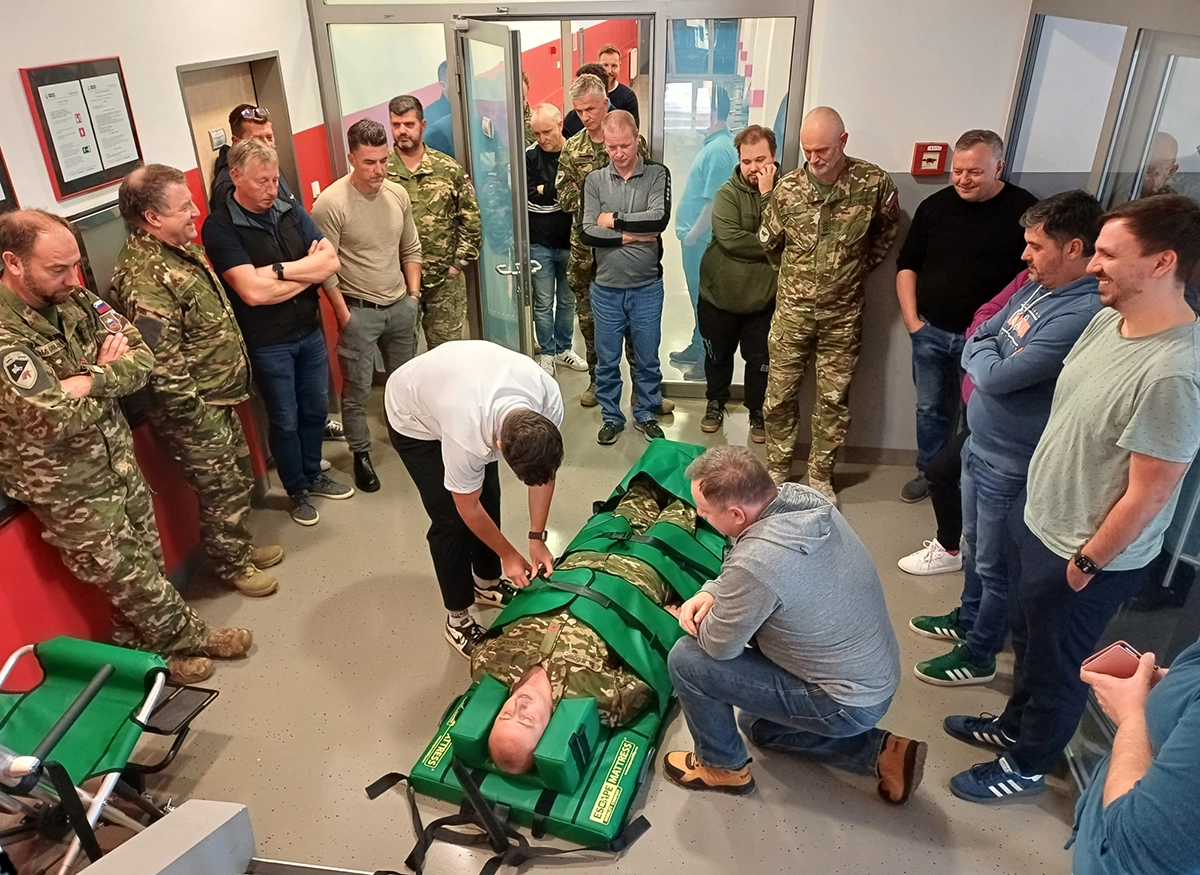 Namestitev evakuirane osebe na evakuacijsko blazino