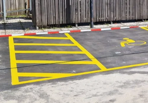 Izris invalidskega parkirnega mesta