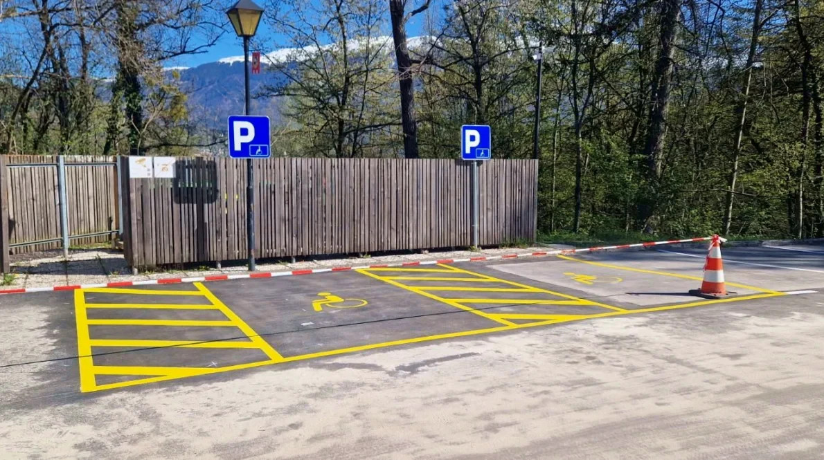 izris invalidskih parkirnih mest